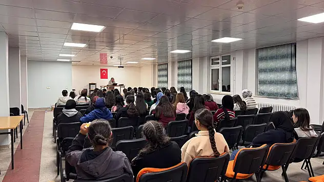 Oltu'da Kız Öğrenci Yurtlarında Değerler Eğitimi Programı Düzenlendi