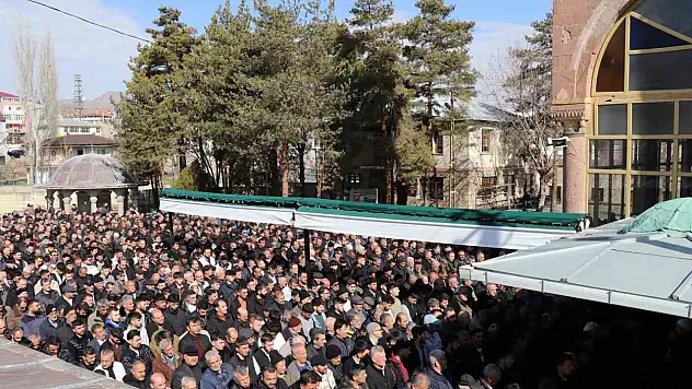Oltu'da motosiklet kazası can aldı