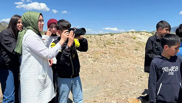 Oltu'da öğrencilere kuş gözlemciliği ve doğa koruma eğitimi verildi