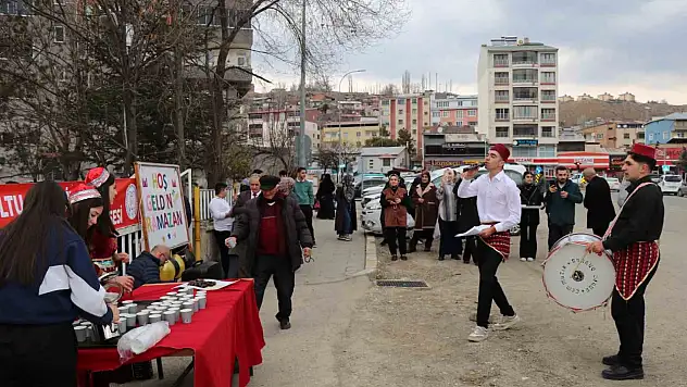 Oltu'da Ramazan davul ve manilerle karşılandı