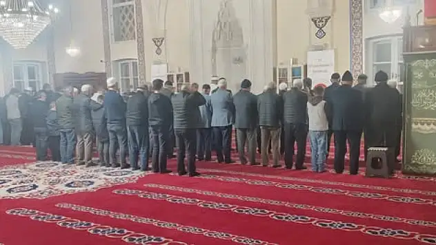 Oltu'da Sabah Namazı Buluşması Karabekir Camii'nde Gerçekleşti