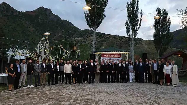 Oltu'da Veda Programında Hakim ve Savcılara Duygusal Anlar ve Oltu Taşı Hediyeleri Verildi