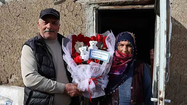 Oltulu Abdullah Amcadan gençlere taş çıkaran jest