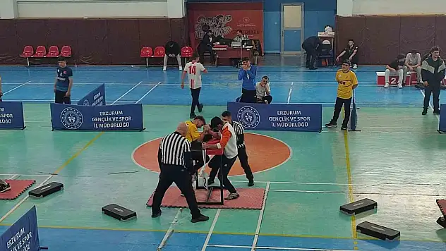 Oltulu gençlerden bilek güreşinde büyük başarı