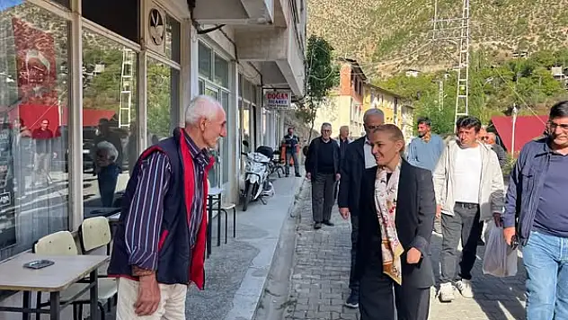 Öncü, İspir esnafıyla bir araya gelerek destek sözü verdi ve talepleri dinledi