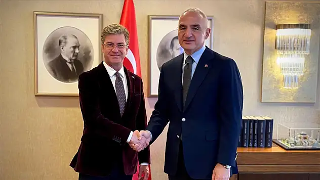 Opera ve baleden Bakanlık danışmanlığına