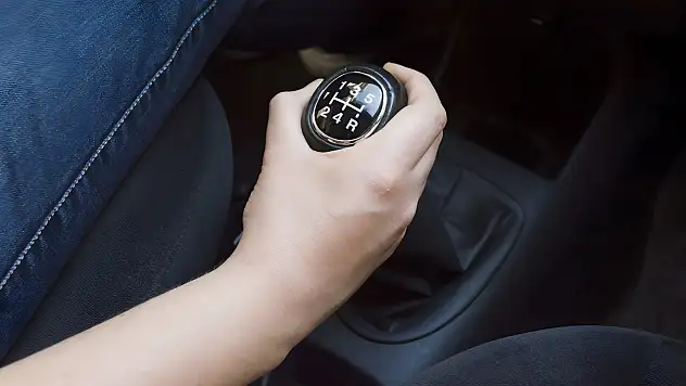 Otomatik Vites Otomobiller Piyasayı Ele Geçirirken, Manuel Vitesin Direnişi: Bu İnat Neden?