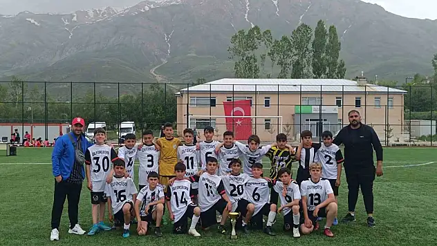 Özalp Gençlikspor U12, Gevaş Futbol Turnuvası'nda Şampiyon Olmayı Başardı!