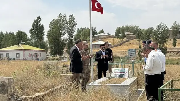 Özalp Kaymakamı Rahmi Bulut, Şehit Zübeyt Güler'i Kabri Başında Andı