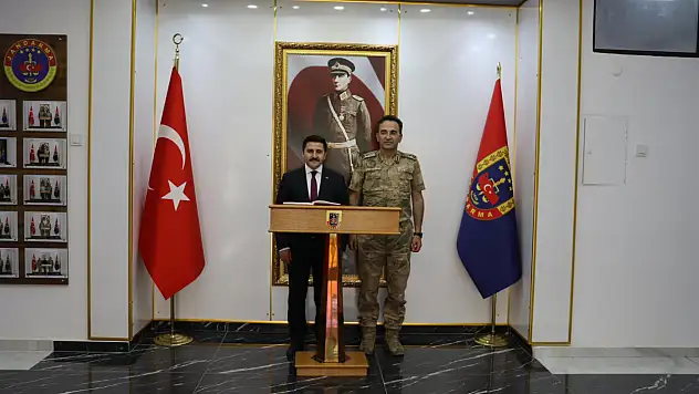 Özalp Kaymakamı Rahmi Bulut'tan Van İl Jandarma Komutanı Adem Şen'e Veda Ziyareti