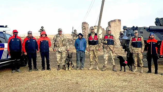 Özalp'te kaybolan genç, jandarma ekipleri tarafından sağ salim bulundu