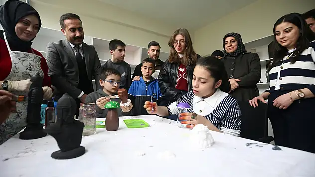 Özel çocuklara mutluluk projesi