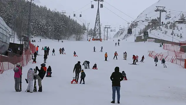 Palandöken'de sezon uzadı, hafta sonu yoğunluğu arttı