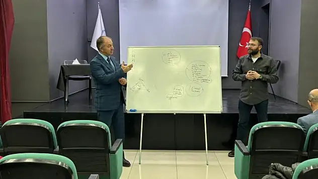 Palandöken Gençlik Merkezi'nde Uygulamalı Proje Yazma Eğitimi Düzenlendi