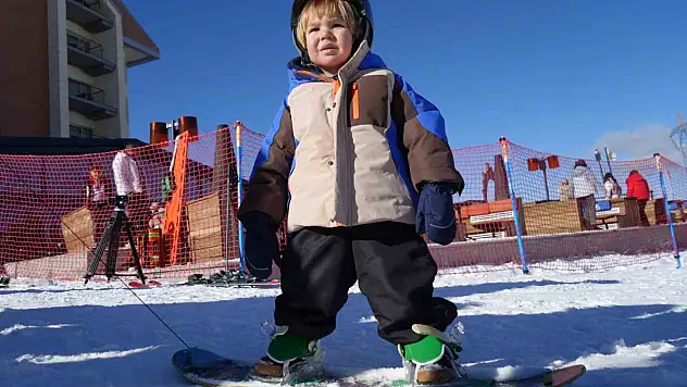 Palandöken Kayak Sezonu Yapay Karla Açıldı, Kayakseverler Pistlere Akın Etti