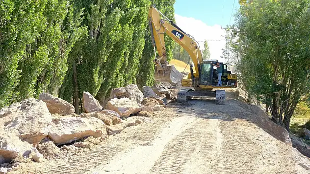 Patnos Akçaören yolunda tahkimat çalışması yapıldı