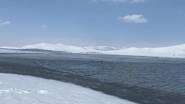 Patnos Barajı kış manzarasıyla dikkat çekti