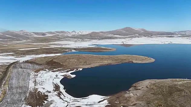 Patnos Barajı kışın gizli güzelliğini gözler önüne serdi