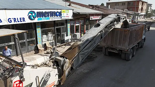 Patnos'un en önemli caddesinde altyapı ve yol çalışmaları devam ediyor