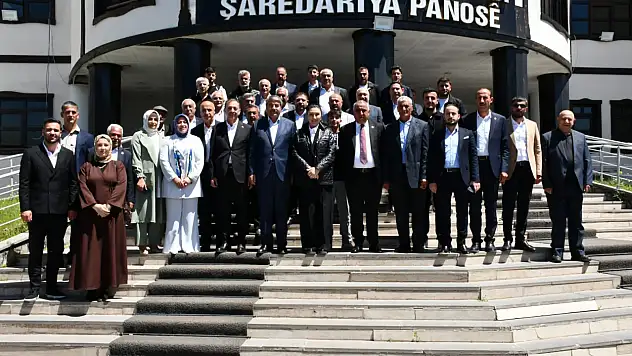 Patnos Belediyesi'nde bayramlaşma programı yoğun katılımla gerçekleşti