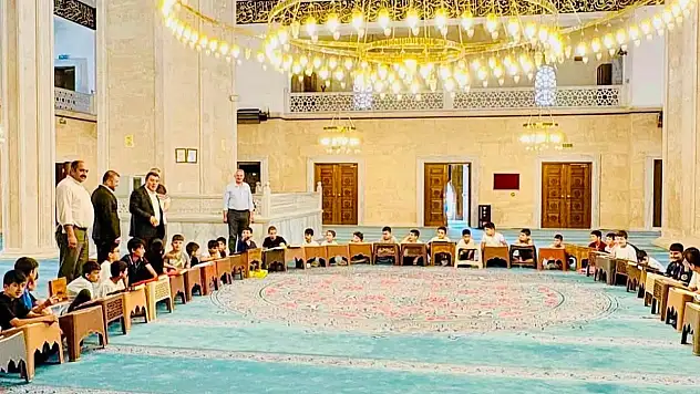 Patnos Kaymakamı Burak Dertlioğlu'ndan Yaz Kur'an Kursu'na ziyaret