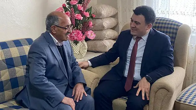 Patnos Kaymakamı Dertlioğlu'nun ilk bayram ziyareti şehit ailelerine