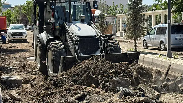 Patnos Menderes Bulvarı'nda asfalt öncesi zemin çalışması