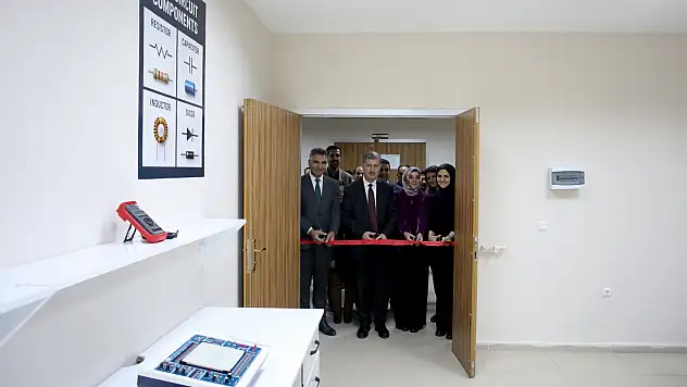 Patnos MYO'da yeni biyomedikal laboratuvar eğitime açıldı