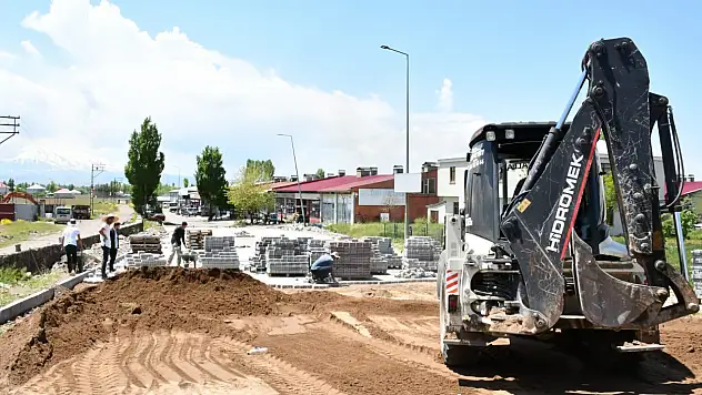 Patnos Sanayi Sitesi'nde yol çalışmaları sürüyor