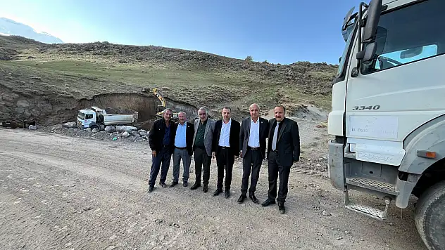 Patnos'ta Armutlu Köyü yolları yenileniyor