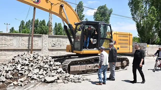 Patnos'ta bozuk yolların sorunu çözüme kavuşuyor