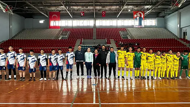 Patnos'ta futsal heyecanı başladı! 45 takım sahaya indi