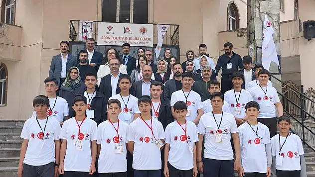 Patnos'ta genç mucitlerden bilim şöleni yoğun ilgi gördü
