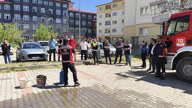 Patnos'ta itfaiye ekiplerinden başarılı tatbikat