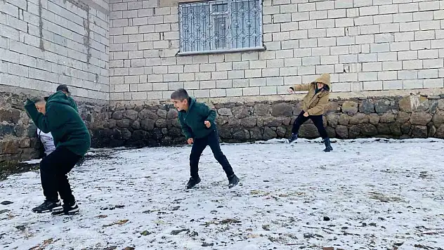 Patnos'ta kış yüzünü gösterdi