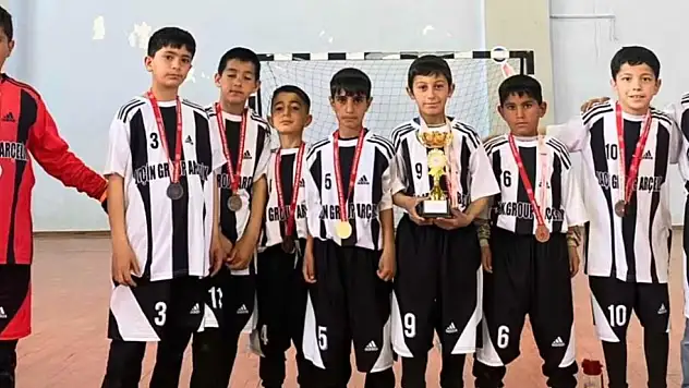 Patnos'ta minik futbolculara coşkulu karşılama