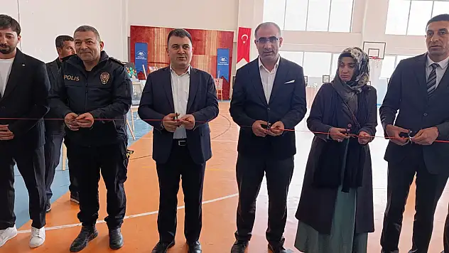Patnos'ta öğrencilerin eserleri büyük beğeni topladı