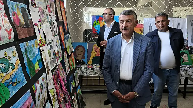 Patnos'ta öğrencilerin eserleri yıl sonu sergisinde beğeni topladı