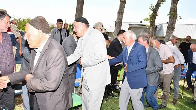 Patnos'ta örnek buluşma: Yılların husumeti son buldu