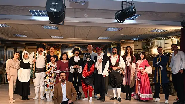 Patnos'ta tiyatro sahnesi bu kez köy çocukları için açıldı