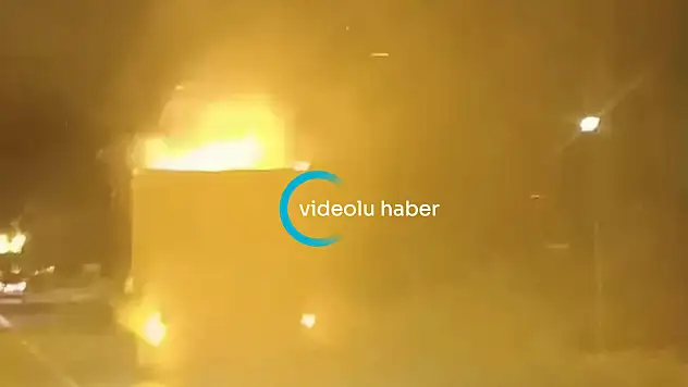 Patnos'ta trafikte alev alan kamyon durmadan ilerledi