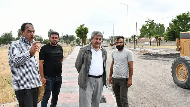 Patnos'ta yol ve kaldırım seferberliği devam ediyor
