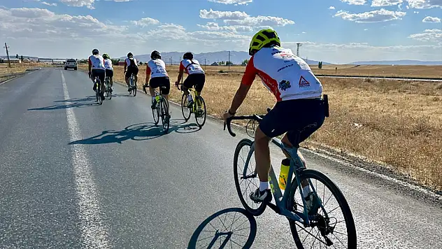 Patnos'tan Tatvan'a gönüllülerden eğitime pedal desteği