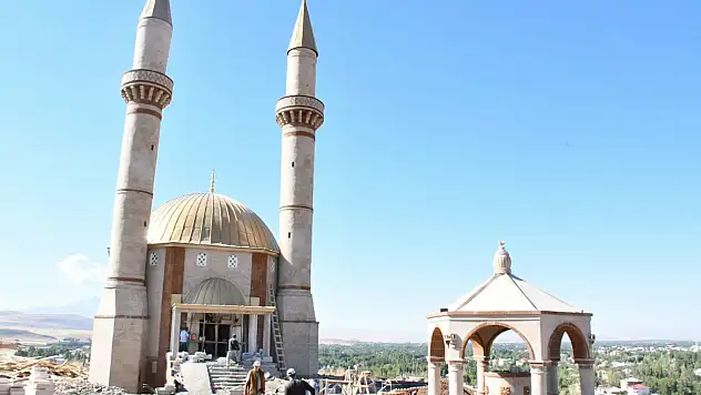 Patnos'un yeni cazibe merkezi Seyir Tepesi'nde çalışmalar hızlandı