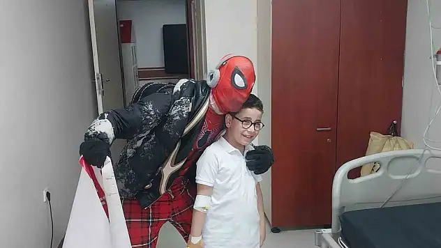 Pijamalı Spiderman'in 63. durağı Erzurum oldu