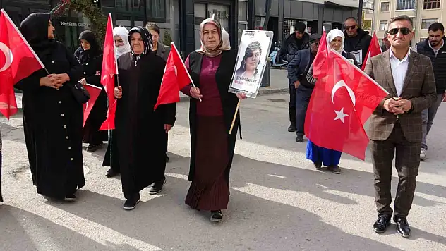PKK'dan çocukları kaçırılan aileler 112. haftada evlat nöbetine devam ediyor
