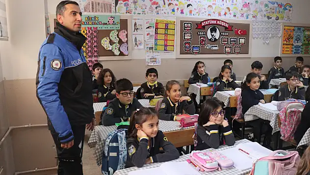 Polis Amca İlkokulu'nda Öğrencilere Güvenlik Eğitimi
