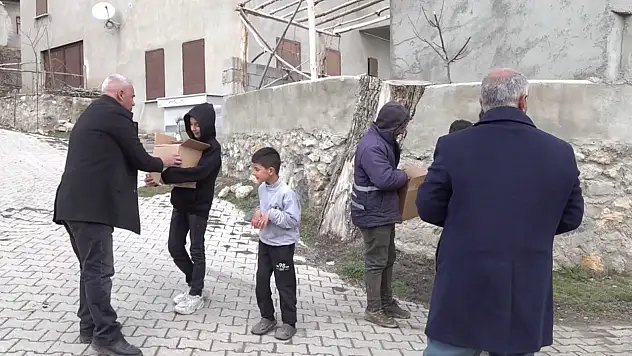 Polis memurundan 81 ilde bayram şekeri seferberliği: İlk durağı Van oldu