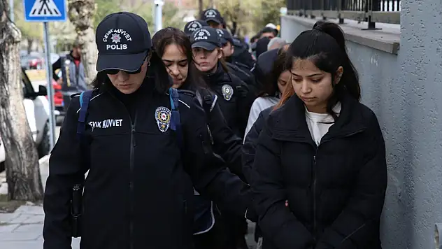 'Polis-savcı' yalanıyla milyonluk vurgun yaptılar! 13 ilde şafak operasyonu ile yakalandılar