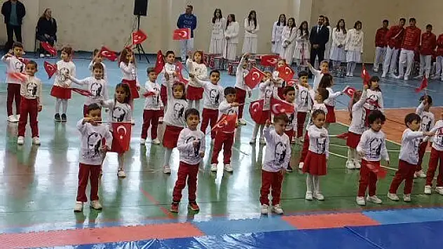 Posof'ta 102. Cumhuriyet Yılı Coşkuyla Kutlandı, Öğrenciler Gösterileriyle Göz Doldurdu